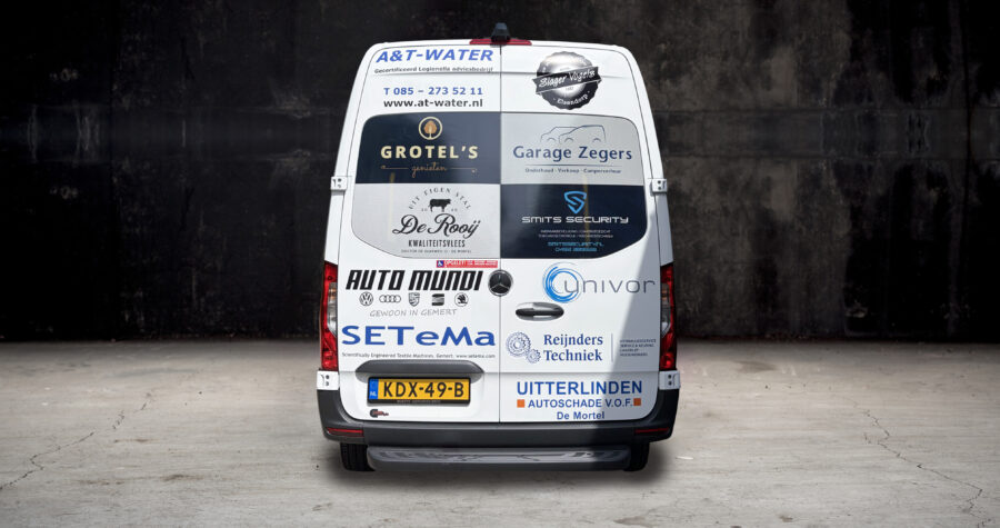 Achterkant auto Boeijend Erf