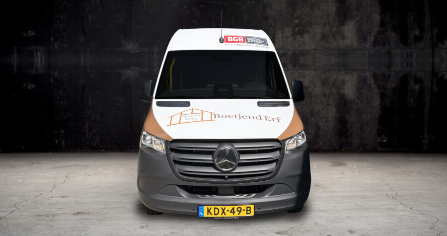 Voorkant auto Boeijend Erf